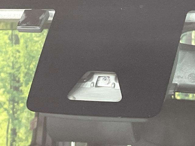 ルーミー カスタムＧ　Ｓ　禁煙車　純正ナビ　バックカメラ　フルセグ　ＣＤ／ＤＶＤ／Ｂｌｕｅｔｏｏｔｈ　衝突軽減装置　クルーズコントロール　ＬＥＤヘッド／フォグライト　オートライト　両側電動スライドドア　オートエアコン　ＥＴＣ（5枚目）