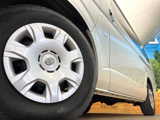 �y�����P�T�C���`�A���~�z�C�[���z�O�ςɃ}�b�`���������A���~�z�C�[���𑕒����Ă���܂��B�e��ЊO�A���~�z�C�[����A�X�^�b�h���X�^�C�����戵�����Ă���܂��B���񂲑��k����������