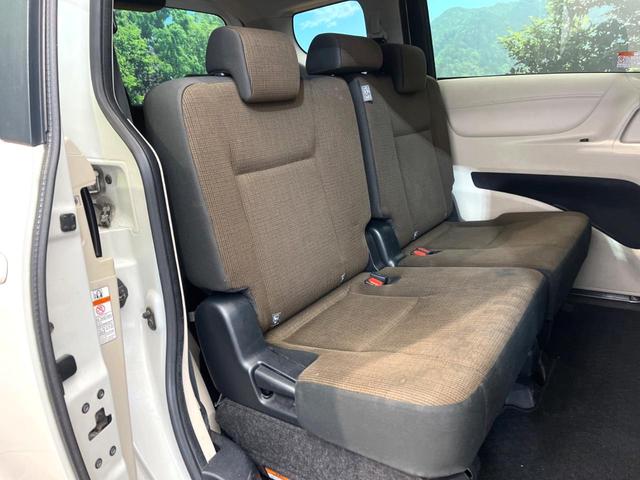 シエンタ ハイブリッドＧ　禁煙車　両側電動ドア　ＳＤナビ　バックカメラ　１００Ｖ電源　７人乗り　スマートキー　ＨＩＤヘッド　ＥＴＣ　オートエアコン　ＣＤ　ＤＶＤ再生　エコモード　ＥＶモード　１５インチスチールホイール（9枚目）