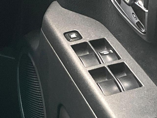 デリカD:5 D パワーパッケージ 4WD ディーゼル(軽油) 両側電動ドア 純正SDナビ 後席モニター バックカメラ ターボ スマートキー HIDヘッド ビルトインETC 純正18インチアルミ オートライト オートエアコン(35枚目)