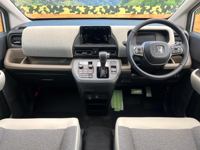 フリード ｅ：ＨＥＶエアー　ＥＸ　登録済未使用車　両側電動ドア　衝突被害軽減システム　レーダークルーズ　コーナーセンサー　スマートキー　ＬＥＤヘッド　純正１５インチアルミ　車線逸脱警報　オートライト　デュアルエアコン（2枚目）