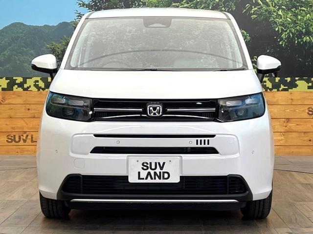 フリード ｅ：ＨＥＶエアー　ＥＸ　登録済未使用車　両側電動ドア　衝突被害軽減システム　レーダークルーズ　コーナーセンサー　スマートキー　ＬＥＤヘッド　純正１５インチアルミ　車線逸脱警報　オートライト　デュアルエアコン（15枚目）