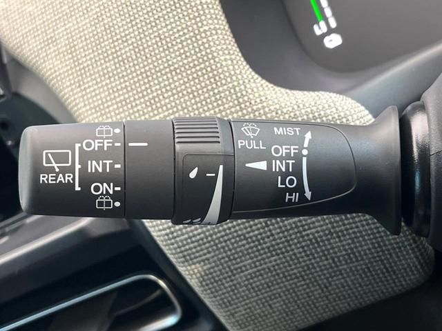 フリード ｅ：ＨＥＶエアー　ＥＸ　登録済未使用車　両側電動ドア　衝突被害軽減システム　レーダークルーズ　コーナーセンサー　スマートキー　ＬＥＤヘッド　純正１５インチアルミ　車線逸脱警報　オートライト　デュアルエアコン（43枚目）