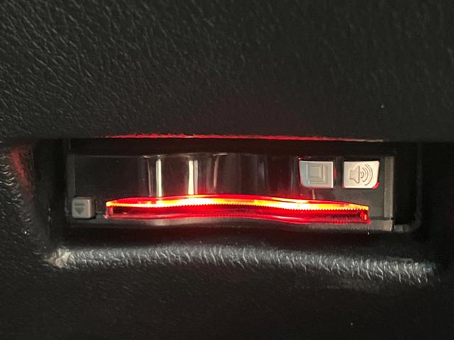 シエンタ Ｇ　両側電動ドア　エアロ　衝突被害軽減システム　ＳＤナビ　バックカメラ　スマートキー　ＬＥＤヘッド　ビルトインＥＴＣ　純正１５インチアルミ　オートハイビーム　車線逸脱警報　オートライト　オートエアコン（7枚目）