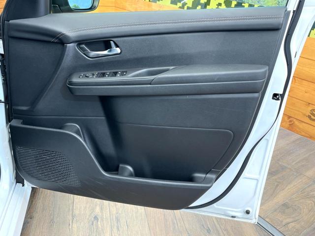 セレナ ｅ－パワー　ハイウェイスターＶ　両側電動ドア　全周囲カメラ　衝突被害軽減システム　レーダークルーズ　コーナーセンサー　スマートキー　ＬＥＤヘッド　ＥＴＣ２．０　純正１６インチアルミ　車線逸脱警報　オートライト　デュアルエアコン（54枚目）