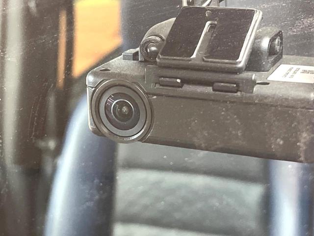 セレナ ｅ－パワー　オーテック　セーフティパッケージ　純正１０インチナビ　後席モニター　インテリジェントエマージェンシーブレーキ　プロパイロット　両側電動スライドドア　ドラレコ　コーナーセンサー　スマートキー　ＬＥＤヘッド　ＥＴＣ　車線逸脱警報（6枚目）