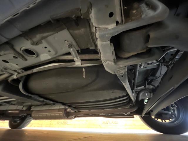 セレナ ｅ－パワー　オーテック　セーフティパッケージ　純正１０インチナビ　後席モニター　インテリジェントエマージェンシーブレーキ　プロパイロット　両側電動スライドドア　ドラレコ　コーナーセンサー　スマートキー　ＬＥＤヘッド　ＥＴＣ　車線逸脱警報（21枚目）