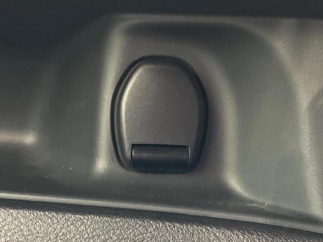 セレナ ｅ－パワー　オーテック　セーフティパッケージ　純正１０インチナビ　後席モニター　インテリジェントエマージェンシーブレーキ　プロパイロット　両側電動スライドドア　ドラレコ　コーナーセンサー　スマートキー　ＬＥＤヘッド　ＥＴＣ　車線逸脱警報（61枚目）