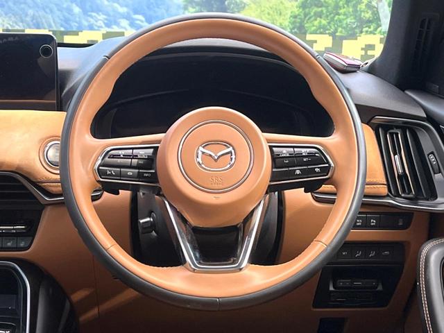 �C���e���A�ɍ��킹���f�U�C���̃X�e�A�����O�́A�^�]�������̂��Ƃ��l���A�^�]���₷���`��A�傫���ł��B�����x�A���ۂɐG���Ă��m���߂��������B