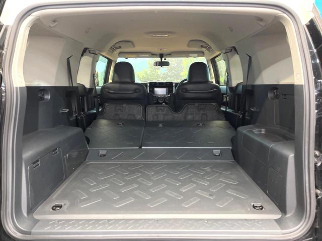 ���i�̂���������ʋ΁A���}���ɏ\���ȉ׎��X�y�[�X���m�ۂ��Ă���܂��B�Z�J���h�V�[�g��|���ƁA�傫�ȉו��̐ύڂ��\�ł���