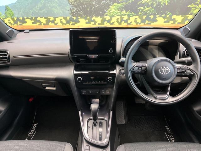 ヤリスクロス ハイブリッドＺ　禁煙車　８型ディスプレイオーディオ　セーフティセンス　レーダークルーズ　シーケンシャルターンランプ　ＢＳＭ　ブラインドスポットモニター　純正１８インチアルミ　ハーフレザーシート（2枚目）