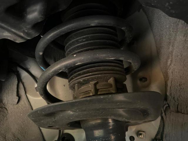 ヤリスクロス ハイブリッドＺ　禁煙車　８型ディスプレイオーディオ　セーフティセンス　レーダークルーズ　シーケンシャルターンランプ　ＢＳＭ　ブラインドスポットモニター　純正１８インチアルミ　ハーフレザーシート（20枚目）