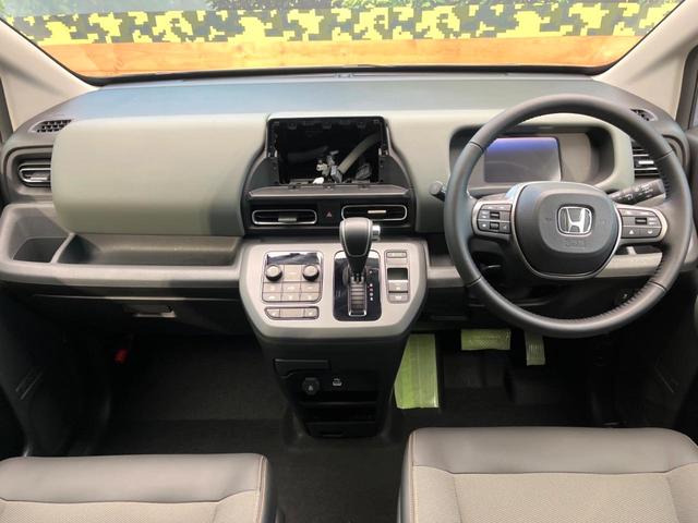 フリード クロスター　登録済未使用車　両側電動ドア　衝突被害軽減システム　レーダークルーズ　シートヒーター　コーナーセンサー　スマートキー　ＬＥＤヘッド　純正１５インチアルミ　オートハイビーム　車線逸脱警報　オートライト（2枚目）