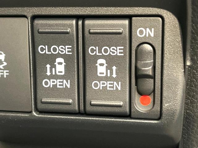 フリード クロスター　登録済未使用車　両側電動ドア　衝突被害軽減システム　レーダークルーズ　シートヒーター　コーナーセンサー　スマートキー　ＬＥＤヘッド　純正１５インチアルミ　オートハイビーム　車線逸脱警報　オートライト（3枚目）