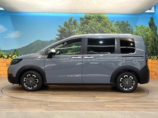 フリード クロスター　登録済未使用車　両側電動ドア　衝突被害軽減システム　レーダークルーズ　シートヒーター　コーナーセンサー　スマートキー　ＬＥＤヘッド　純正１５インチアルミ　オートハイビーム　車線逸脱警報　オートライト（27枚目）