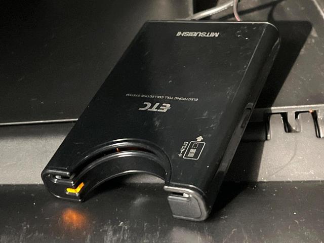 エクストレイル ２０Ｘ　４ＷＤ　ＳＤナビ　バックカメラ　スマートキー　ＨＩＤヘッドライト　ＥＴＣ　オートライト　オートエアコン　フルセグ　１６インチアルミホイール（6枚目）