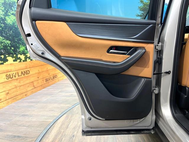 ＣＸ－６０ ＸＤ－ハイブリッド　プレミアムスポーツ　禁煙車　４ＷＤ　ターボ　ディーゼル（軽油）　サンルーフ　全周囲カメラ　ＢＯＳＥサウンド　衝突被害軽減システム　レーダークルーズ　電動リアゲート　レザーシート　全席シートヒーター　前席シートエアコン（30枚目）