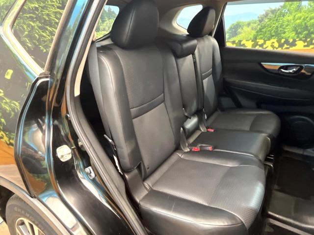 エクストレイル ２０Ｘ　全周囲カメラ　衝突被害軽減システム　電動リアゲート　ハーフレザーシート　ドラレコ　コーナーセンサー　スマートキー　ＬＥＤヘッド　ビルトインＥＴＣ　純正１８インチアルミ　車線逸脱警報　オートライト（9枚目）