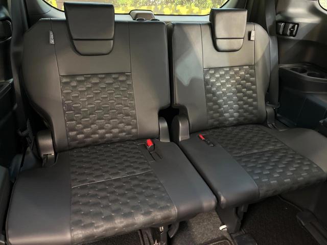 ヴォクシー ハイブリッドＳ－Ｚ　禁煙車　両側電動ドア　後席モニター　全周囲カメラ　衝突被害軽減システム　レーダークルーズ　電動リアゲート　ハーフレザーシート　ドラレコ　コーナーセンサー　スマートキー　ＬＥＤヘッド　ＥＴＣ２．０（10枚目）