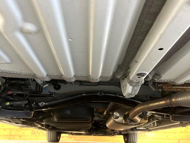 ヴォクシー ハイブリッドＳ－Ｚ　禁煙車　両側電動ドア　後席モニター　全周囲カメラ　衝突被害軽減システム　レーダークルーズ　電動リアゲート　ハーフレザーシート　ドラレコ　コーナーセンサー　スマートキー　ＬＥＤヘッド　ＥＴＣ２．０（19枚目）