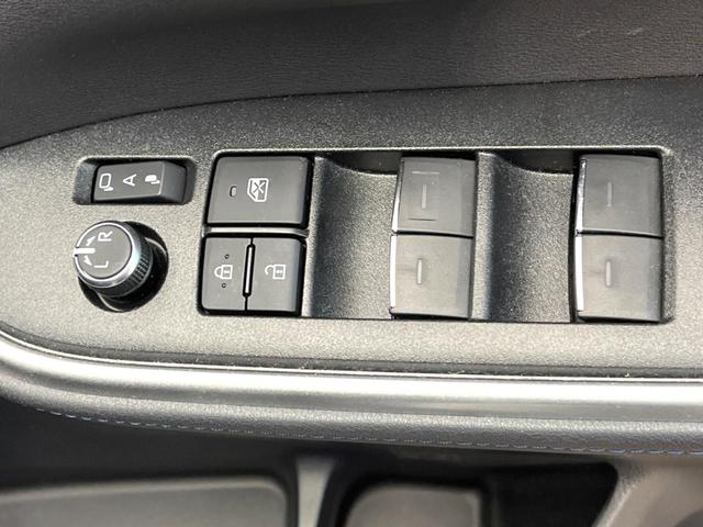 ヴォクシー ハイブリッドＳ－Ｚ　禁煙車　両側電動ドア　後席モニター　全周囲カメラ　衝突被害軽減システム　レーダークルーズ　電動リアゲート　ハーフレザーシート　ドラレコ　コーナーセンサー　スマートキー　ＬＥＤヘッド　ＥＴＣ２．０（43枚目）