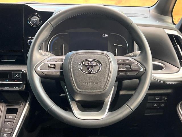 ノア ハイブリッドＳ－Ｚ　禁煙車　両側電動ドア　後席モニター　バックカメラ　衝突被害軽減システム　レーダークルーズ　ハーフレザーシート　コーナーセンサー　スマートキー　ＬＥＤヘッド　ビルトインＥＴＣ　純正１７インチアルミ（12枚目）