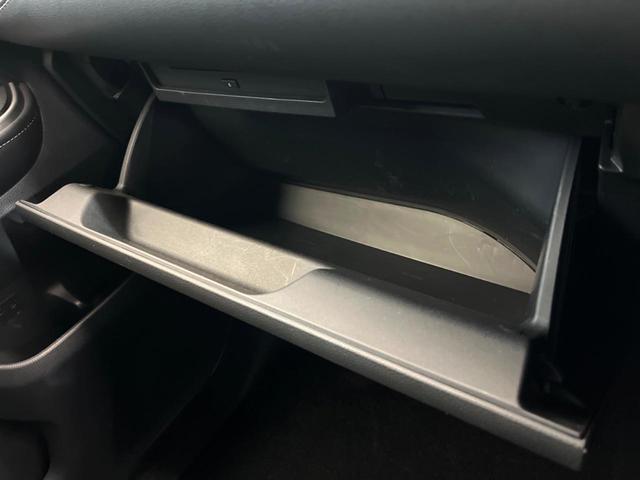 ノア ハイブリッドＳ－Ｚ　禁煙車　両側電動ドア　後席モニター　バックカメラ　衝突被害軽減システム　レーダークルーズ　ハーフレザーシート　コーナーセンサー　スマートキー　ＬＥＤヘッド　ビルトインＥＴＣ　純正１７インチアルミ（64枚目）