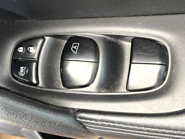 エクストレイル ２０Ｘ　純正ＳＤナビ　全周囲カメラ　衝突被害軽減システム　禁煙車　電動リアゲート　スマートキー　ＬＥＤヘッド　ビルトインＥＴＣ　純正１７インチアルミ　オートライト　デュアルエアコン　Ｂｌｕｅｔｏｏｔｈ　ＣＤ（37枚目）