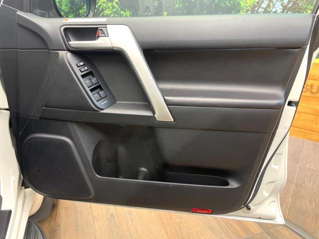 ランドクルーザープラド TX Lパッケージ マットブラックエディション 禁煙車 4WD ターボ サンルーフ 全周囲カメラ 衝突被害軽減システム レーダークルーズ レザーシート 前席シートエアコン ドラレコ コーナーセンサー スマートキー LEDヘッド ルーフレール(28枚目)