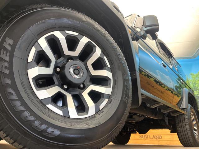 �y�����A���~�z�C�[���z�����z�C�[���𑕒��B���s���\�̌���ɉ����A�O�ς����X�^�C���b�V���ɂȂ��Ă��܂��B