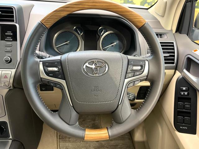 ランドクルーザープラド ＴＸ　Ｌパッケージ　マットブラックエディション　禁煙車　９インチメーカーナビ　４ＷＤ　ターボ　ディーゼル　サンルーフ　全周囲カメラ　衝突被害軽減システム　レーダークルーズ　レザーシート　前席シートエアコン　コーナーセンサー　ＬＥＤヘッド（11枚目）