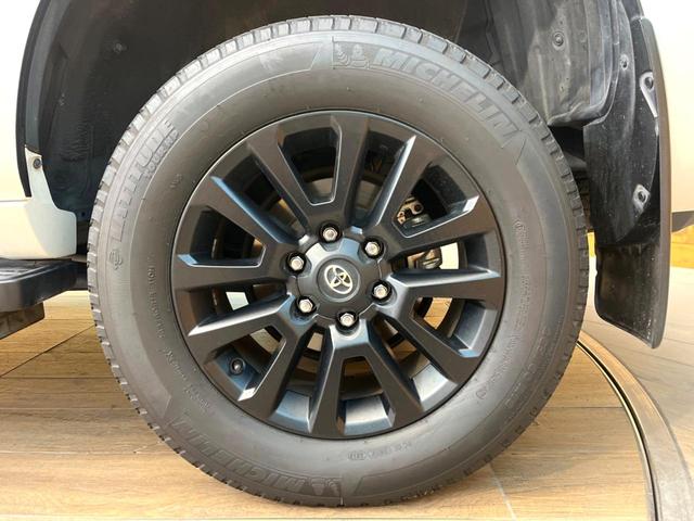 ランドクルーザープラド ＴＸ　Ｌパッケージ　マットブラックエディション　禁煙車　９インチメーカーナビ　４ＷＤ　ターボ　ディーゼル　サンルーフ　全周囲カメラ　衝突被害軽減システム　レーダークルーズ　レザーシート　前席シートエアコン　コーナーセンサー　ＬＥＤヘッド（29枚目）