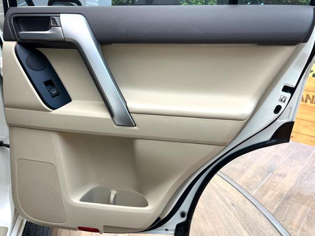 ランドクルーザープラド ＴＸ　Ｌパッケージ　マットブラックエディション　禁煙車　９インチメーカーナビ　４ＷＤ　ターボ　ディーゼル　サンルーフ　全周囲カメラ　衝突被害軽減システム　レーダークルーズ　レザーシート　前席シートエアコン　コーナーセンサー　ＬＥＤヘッド（32枚目）