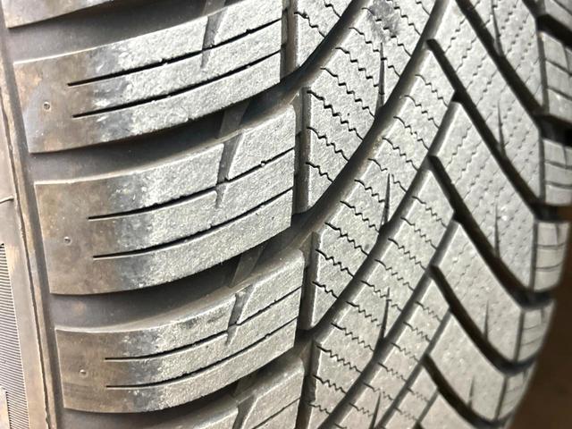 ヴェゼル ハイブリッドZ・ホンダセンシング 禁煙車 8インチ純正SDナビ バックカメラ ホンダセンシング ハーフレザーシート ドラレコ スマートキー LEDヘッド ルーフレール ビルトインETC 純正17インチアルミ オートハイビーム(25枚目)