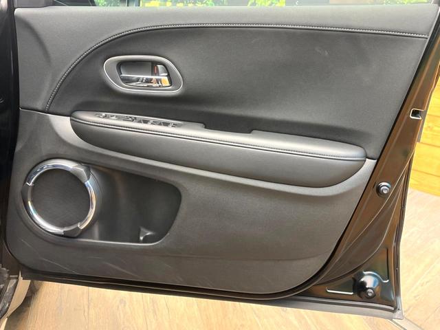 ヴェゼル ハイブリッドZ・ホンダセンシング 禁煙車 8インチ純正SDナビ バックカメラ ホンダセンシング ハーフレザーシート ドラレコ スマートキー LEDヘッド ルーフレール ビルトインETC 純正17インチアルミ オートハイビーム(28枚目)