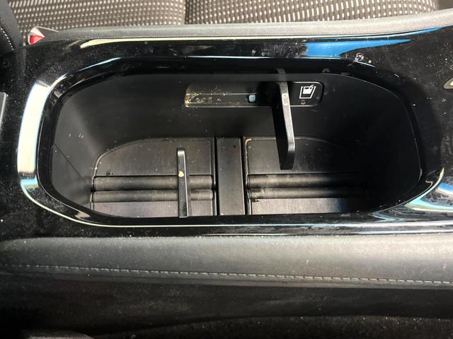 ヴェゼル ハイブリッドＺ・ホンダセンシング　禁煙車　純正ＳＤナビ　バックカメラ　ホンダセンシング　アダプティブクルーズ　ハーフレザーシート　ドラレコ　スマートキー　ＬＥＤヘッド　ＥＴＣ　純正１７インチアルミ　オートハイビーム（66枚目）