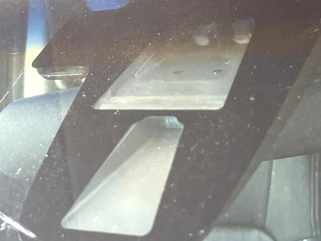 �y�z���_�Z���V���O�z���s���ɑO���̎ԗ�����F�����A�Փ˂������Ȏ��͌x��ƃu���[�L�ŏՓˉ���Ɣ�Q�y�����A�V�X�g�B�����S�Ƀh���C�u�����y���݂��������܂��B