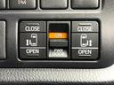 ヴォクシー ハイブリッドＺＳ　煌ＩＩＩ　禁煙車　９インチＳＤナビ　バックカメラ　両側電動スライドドア　後席モニター　トヨタセーフティセンス　クルコン　ＬＥＤヘッドライト　純正１６インチアルミ　シートヒーター　ＥＴＣ　ダブルエアコン（6枚目）