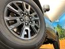 【純正18インチアルミホイール】外観にマッチした純正アルミホイールを装着しております。各種社外アルミホイールや、スタッドレスタイヤも取扱いしております。是非ご相談ください♪