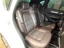 後部座席も気になるようなキズ・汚れやへたり等、大きなダメージはなく、良好な状態です。