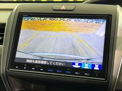 【バックカメラ】駐車時に後方がリアルタイム映像で確認できます。大型商業施設や立体駐車場での駐車時や、夜間のバック時に大活躍！運転スキルに関わらず、今や必須となった装備のひとつです！ 4