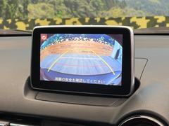 【バックカメラ】駐車時に後方がリアルタイム映像で確認できます。大型商業施設や立体駐車場での駐車時や、夜間のバック時に大活躍！運転スキルに関わらず、今や必須となった装備のひとつです！ 4