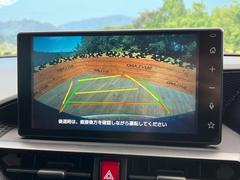 【バックカメラ】駐車時に後方がリアルタイム映像で確認できます。大型商業施設や立体駐車場での駐車時や、夜間のバック時に大活躍！運転スキルに関わらず、今や必須となった装備のひとつです！ 4