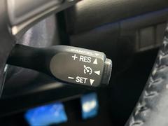 【クルーズコントロール】高速道路もラクラク走行。アクセルを離しても一定速度で走行ができ、長距離運転時の負担を軽減！加速・減速も簡単なスイッチ操作で調整できます。 6