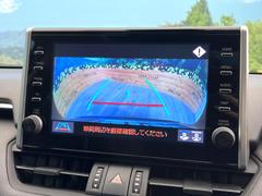 【バックカメラ】駐車時に後方がリアルタイム映像で確認できます。大型商業施設や立体駐車場での駐車時や、夜間のバック時に大活躍！運転スキルに関わらず、今や必須となった装備のひとつです！ 4
