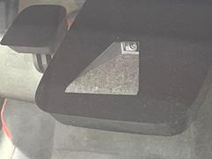 【トヨタセーフティセンス】走行中に前方の車両等を認識し、衝突しそうな時は警報とブレーキで衝突回避と被害軽減をアシスト。より安全にドライブをお楽しみいただけます。 5