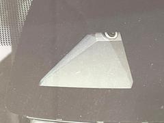 【トヨタセーフティセンス】走行中に前方の車両等を認識し、衝突しそうな時は警報とブレーキで衝突回避と被害軽減をアシスト。より安全にドライブをお楽しみいただけます。 5