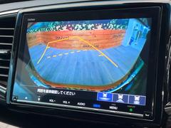 【バックカメラ】駐車時に後方がリアルタイム映像で確認できます。大型商業施設や立体駐車場での駐車時や、夜間のバック時に大活躍！運転スキルに関わらず、今や必須となった装備のひとつです！ 4
