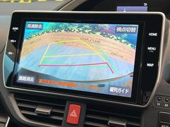 【バックカメラ】駐車時に後方がリアルタイム映像で確認できます。大型商業施設や立体駐車場での駐車時や、夜間のバック時に大活躍！運転スキルに関わらず、今や必須となった装備のひとつです！ 4