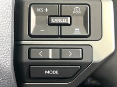 【レーダークルーズコントロール】高速道路での長距離走行が楽に！！自動で速度を保つクルーズコントロールが、衝突軽減システムと連携し、前方の車両を感知して車間を保つように速度調節してくれます！！ 5